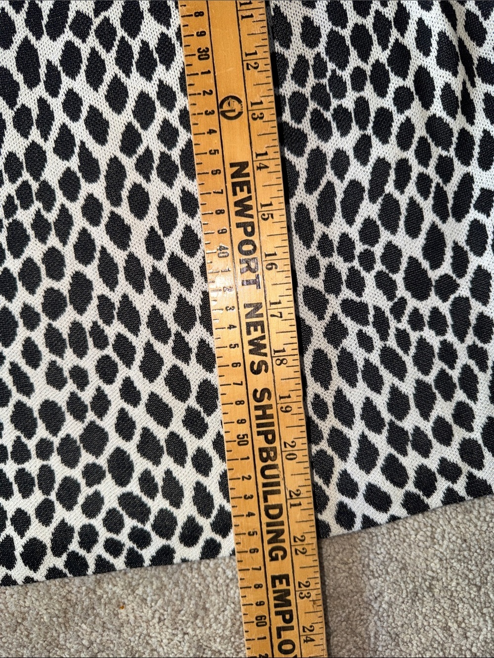 St. John Black & White Sleeveless Mock Neck Animal Print Sweater Size M - Picture 6 of 7